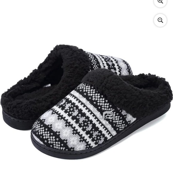 New Cuddle Duds Homgreen Women's Memory Foam House Slippers Sweater Knit Embroid - Picture 1 of 9
